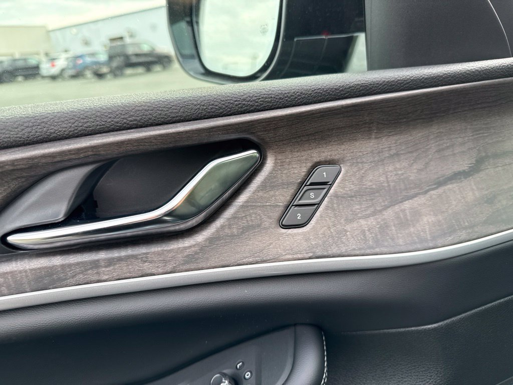 New 2027 Jeep Grand Cherokee L Limited AWD/4WD image 32