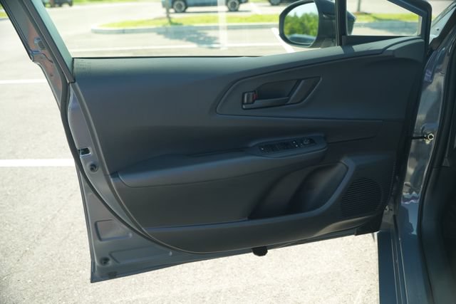 Used 2025 Toyota Prius Plug-In Hybrid FWD image 13