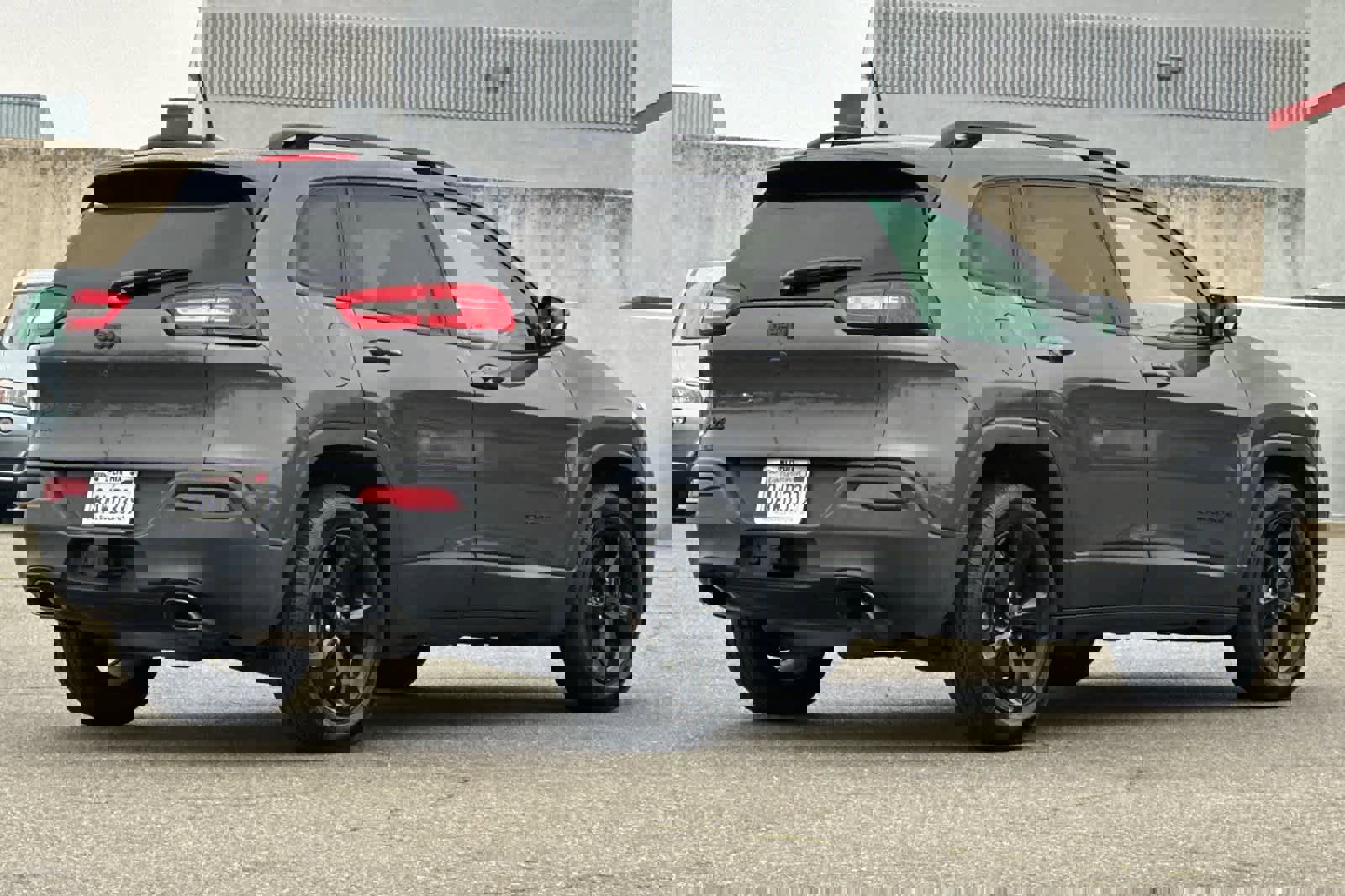 Used 2017 Jeep Cherokee High Altitude image 2