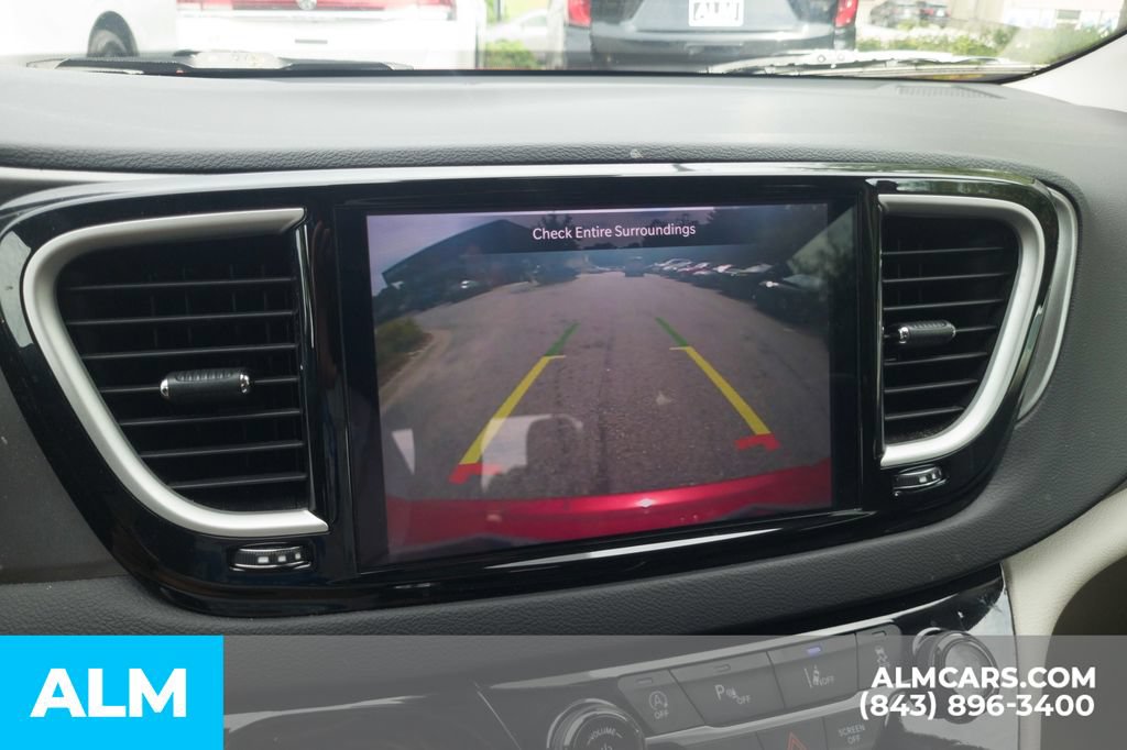 Used 2024 Chrysler Pacifica Touring-L FWD image 24
