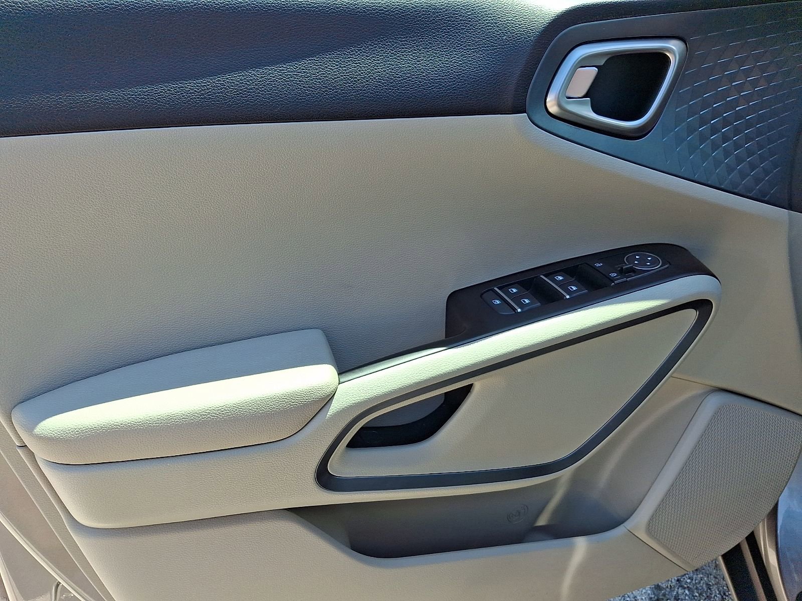 Used 2023 Kia Soul EX FWD image 12
