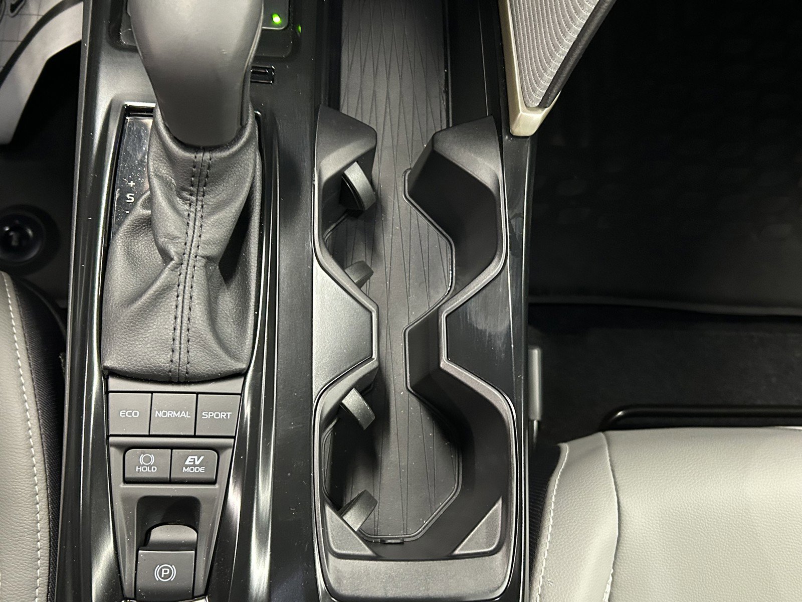 Used 2025 Toyota Camry SE image 27