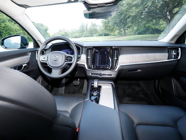 Used 2024 Volvo S90 B6 Plus AWD/4WD image 15