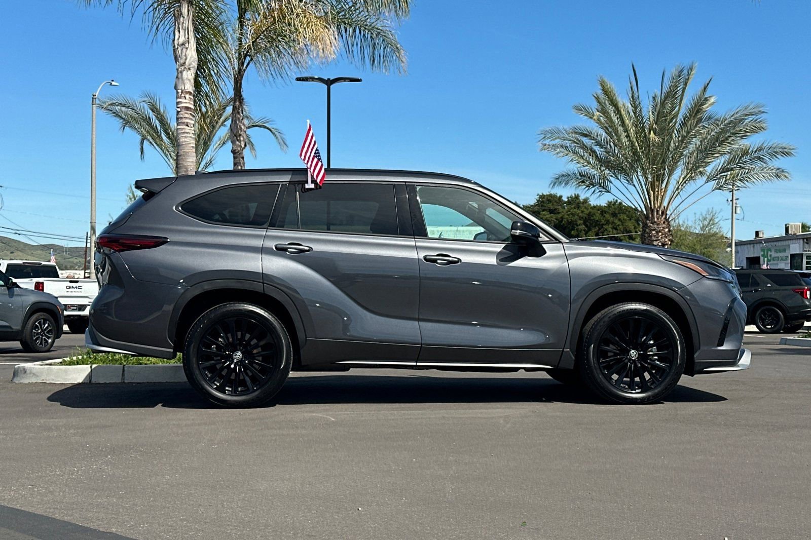 Used 2025 Toyota Highlander XSE image 3