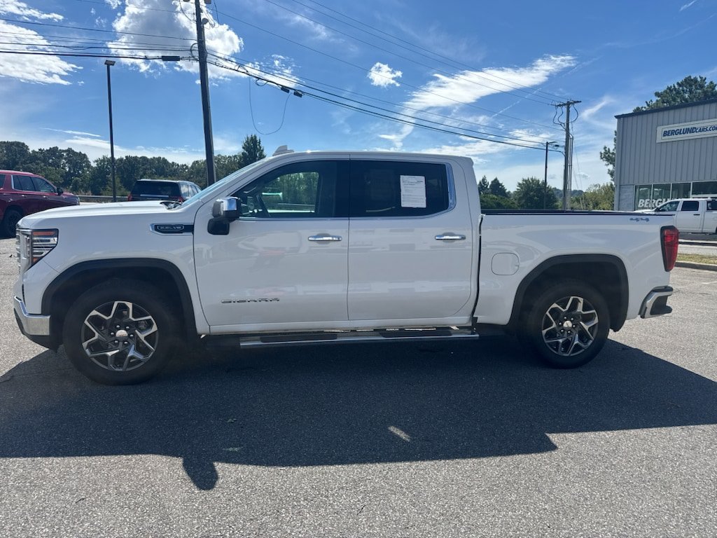 Used 2022 GMC Sierra 1500 SLT w/ SLT Convenience Package AWD/4WD image 2