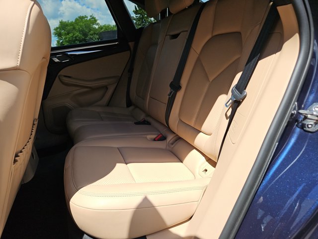 Certified 2023 Porsche Macan AWD/4WD image 21