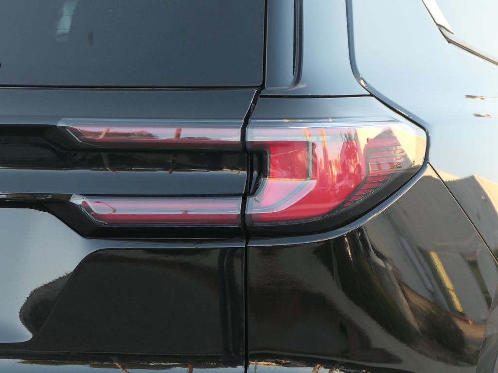 Used 2025 GMC Acadia Elevation image 3