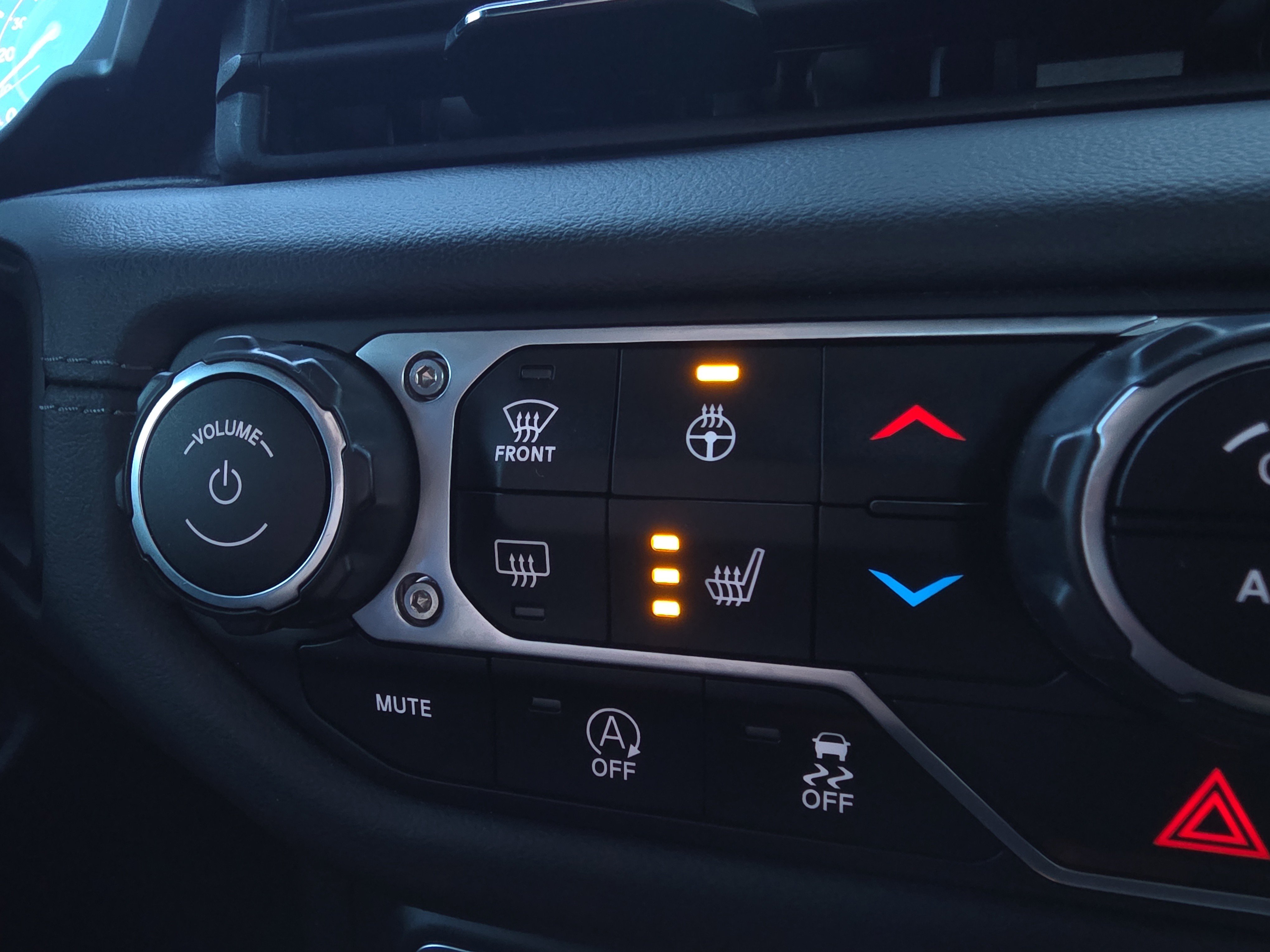 Used 2024 Jeep Wrangler Sahara w/ Technology Group image 25