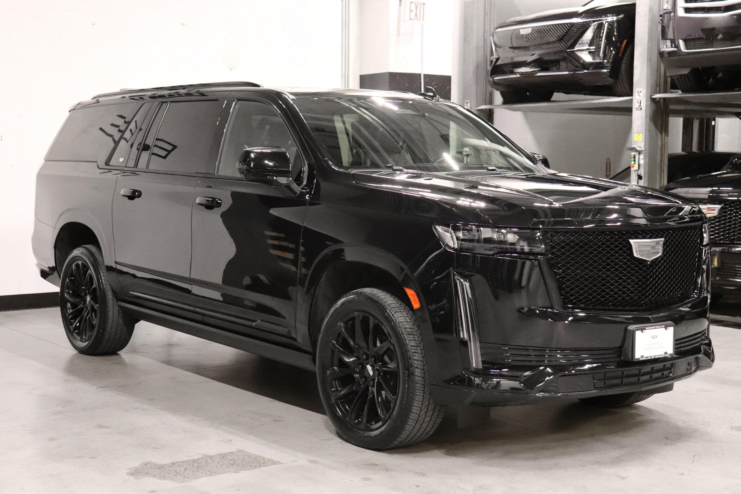 Used 2023 Cadillac Escalade ESV Sport Platinum w/ LPO, ONYX Package image 7