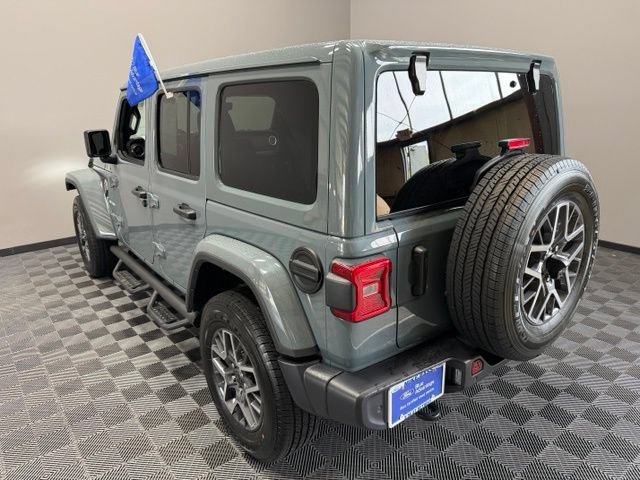 Used 2024 Jeep Wrangler Unlimited Sahara w/ Technology Group AWD/4WD image 9