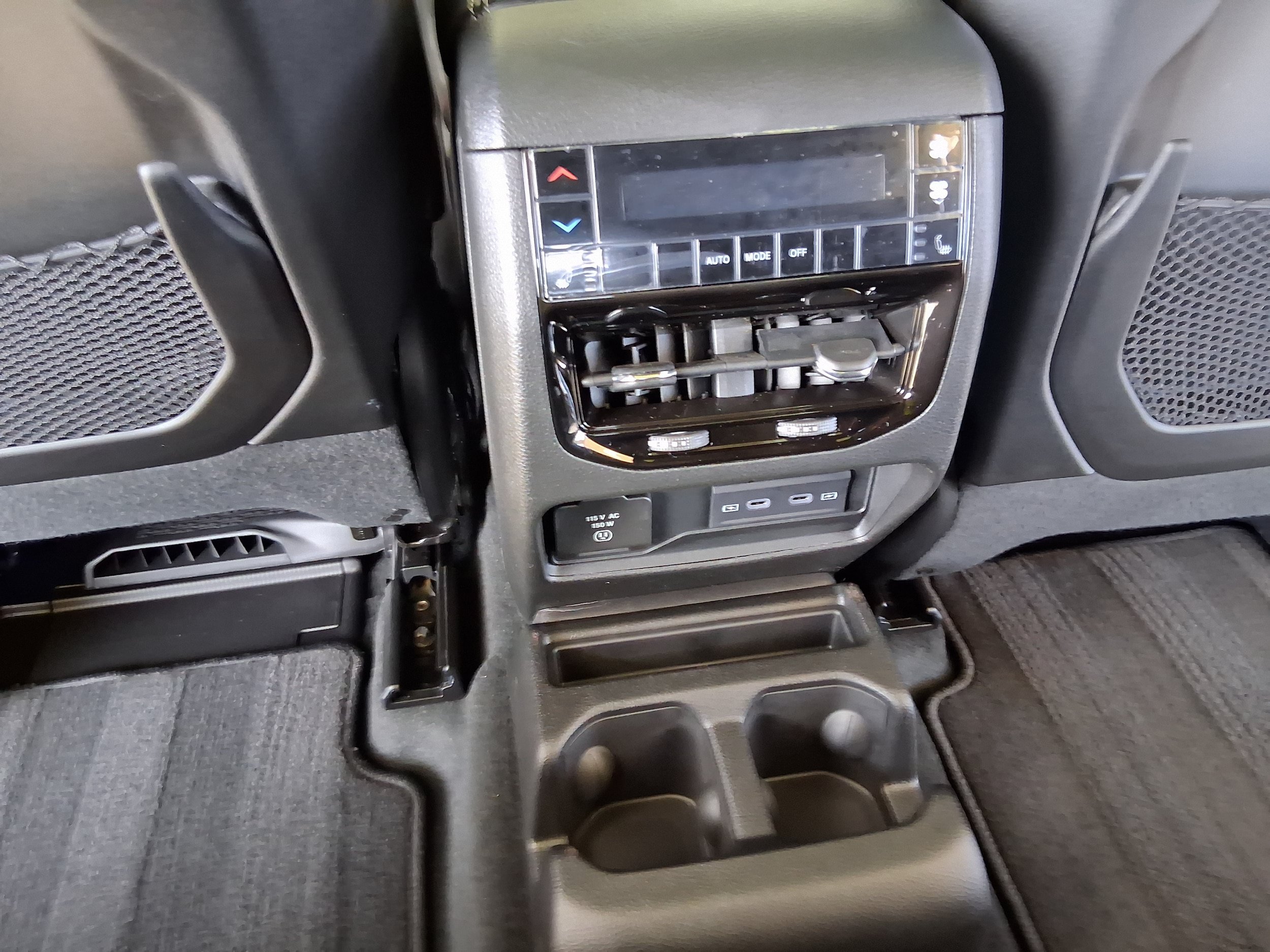 New 2026 Jeep Grand Cherokee L Limited w/ Limited Altitude Package AWD/4WD image 21