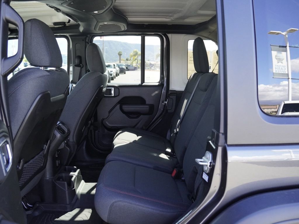 Certified 2024 Jeep Wrangler Unlimited Rubicon w/ Technology Group image 20