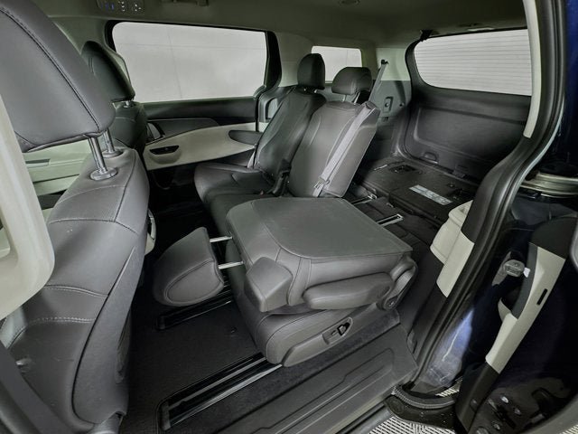 Used 2024 Kia Carnival LX FWD image 23