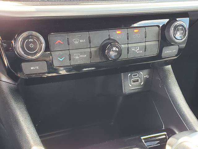 Used 2023 Jeep Compass Latitude w/ Sun and Sound Group AWD/4WD image 18
