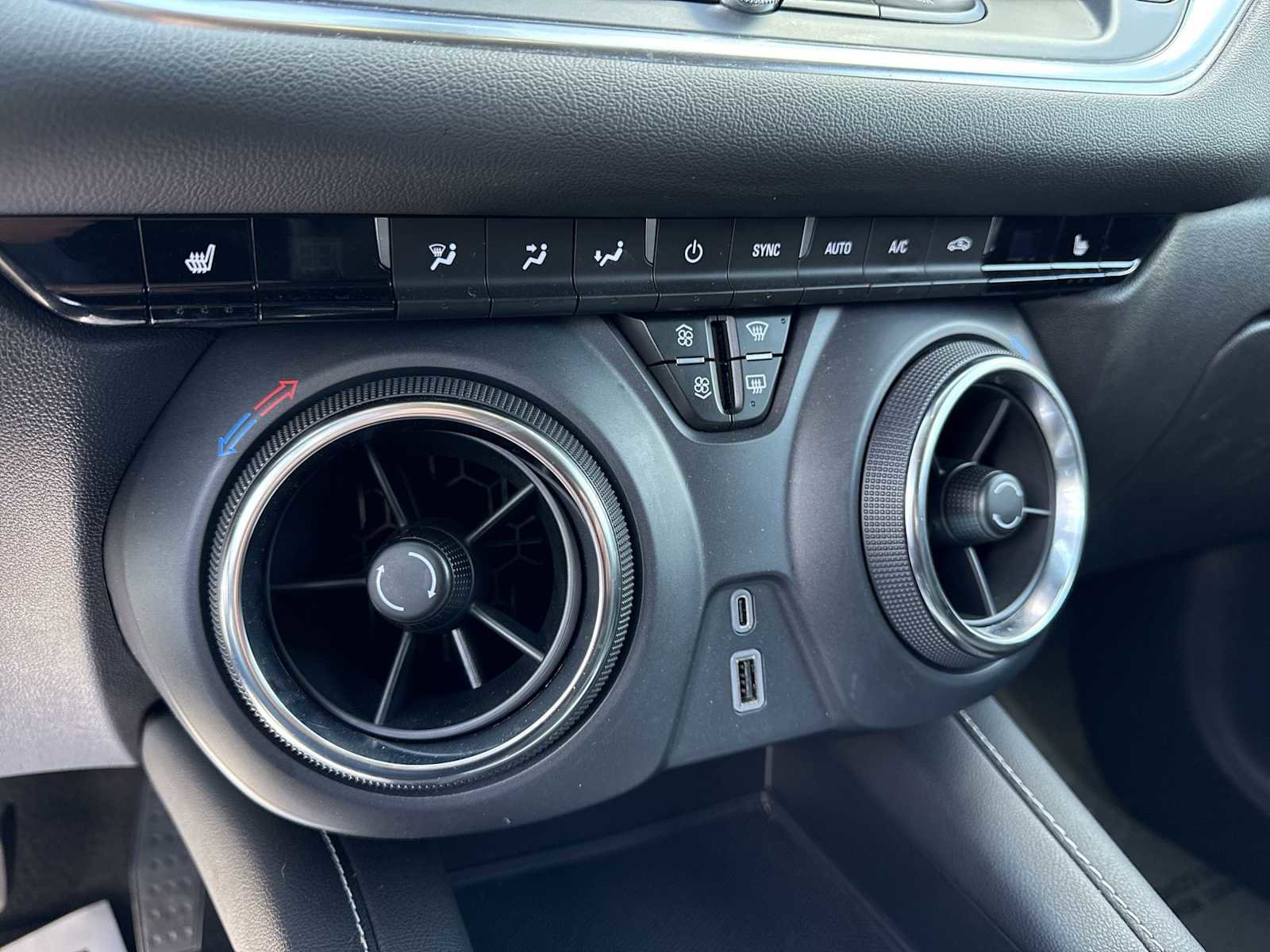 Certified 2025 Chevrolet Blazer LT FWD image 16