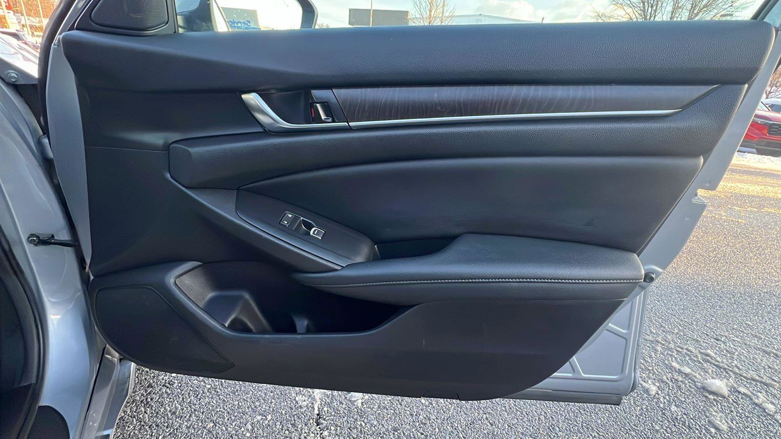 Used 2021 Honda Accord EX image 12