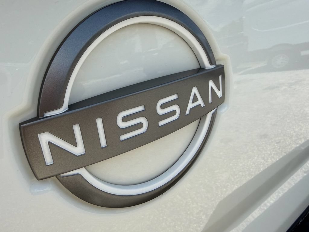Used 2024 Nissan Titan SV w/ SV Convenience Package AWD/4WD image 9
