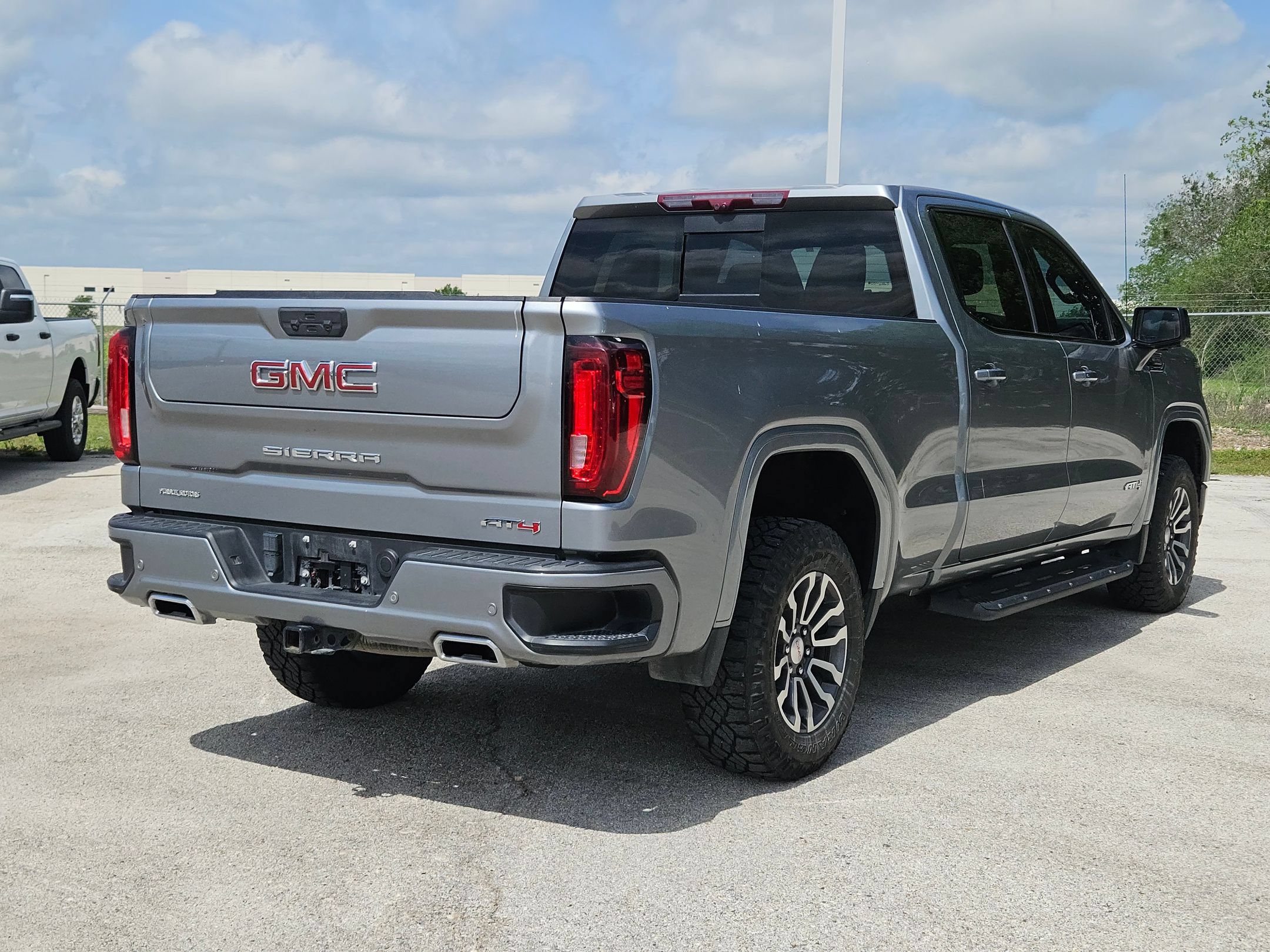 Used 2023 GMC Sierra 1500 AT4 w/ AT4 Premium Package AWD/4WD image 3