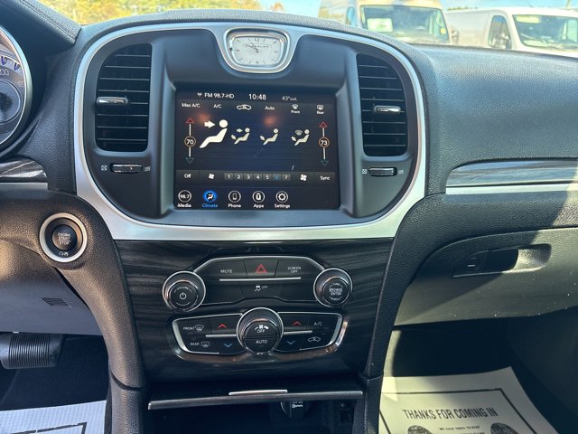 Used 2022 Chrysler 300 Touring w/ Sport Appearance Package image 21