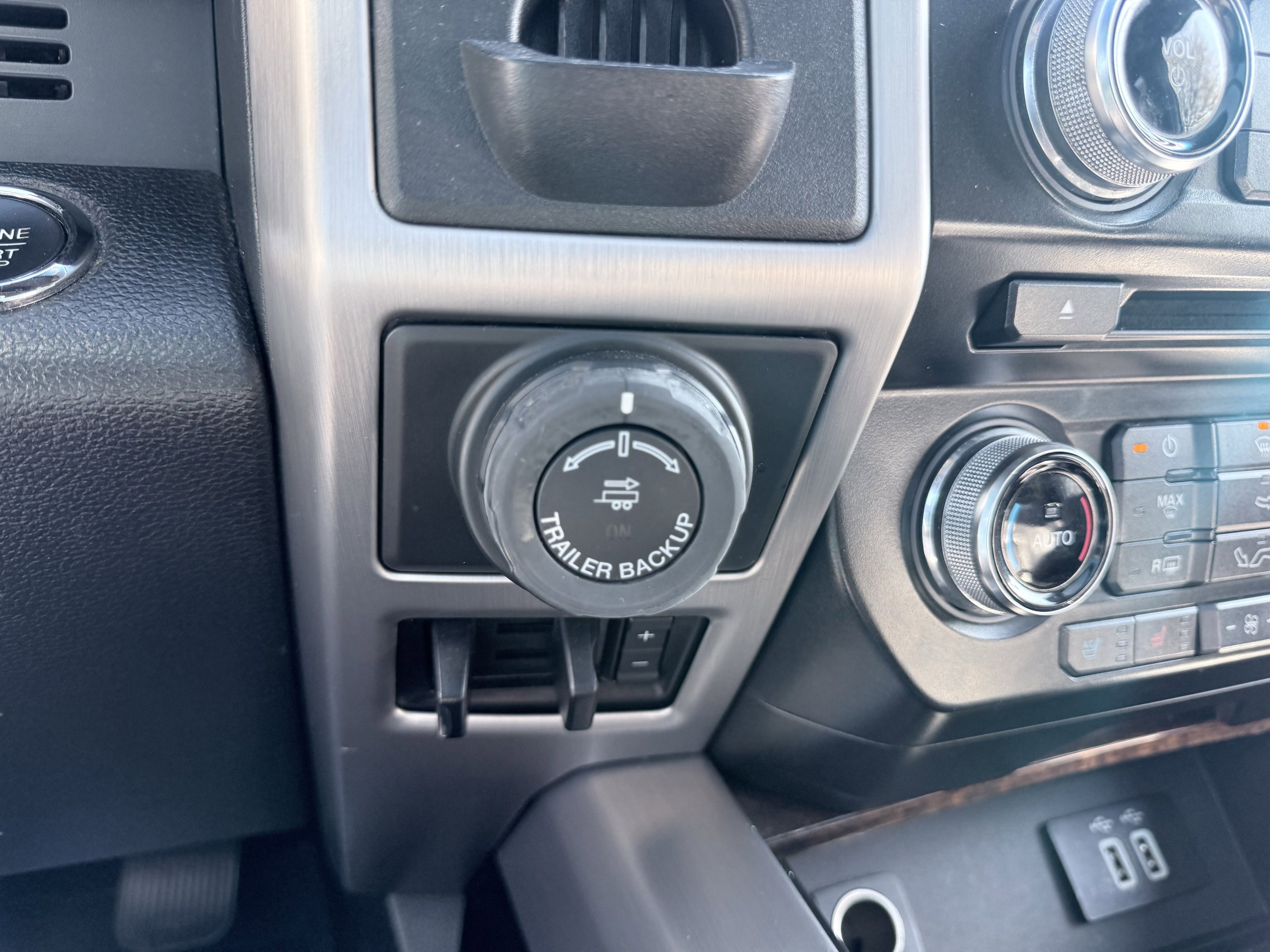 Used 2016 Ford F150 Platinum w/ Equipment Group 701A Luxury image 41