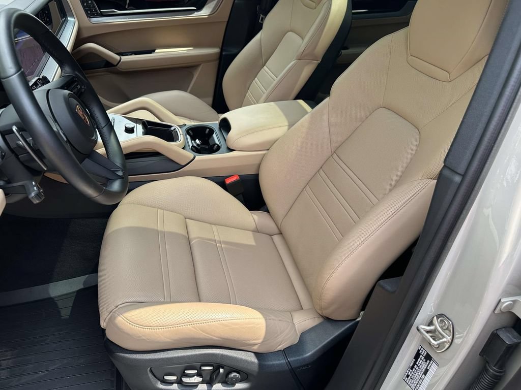 Certified 2025 Porsche Cayenne E-Hybrid AWD/4WD image 12