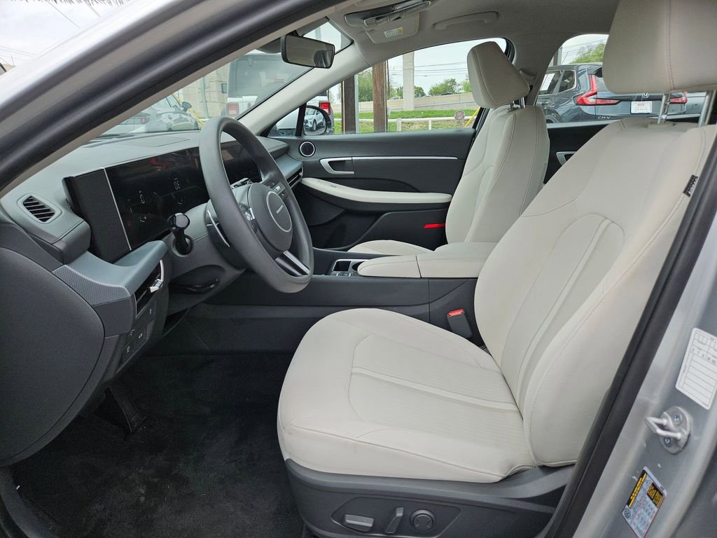 Used 2025 Hyundai Sonata SEL FWD image 11