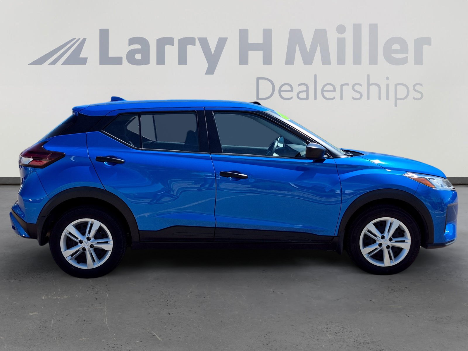 Used 2024 Nissan Kicks S w/ Interior Electronics Package FWD image 6