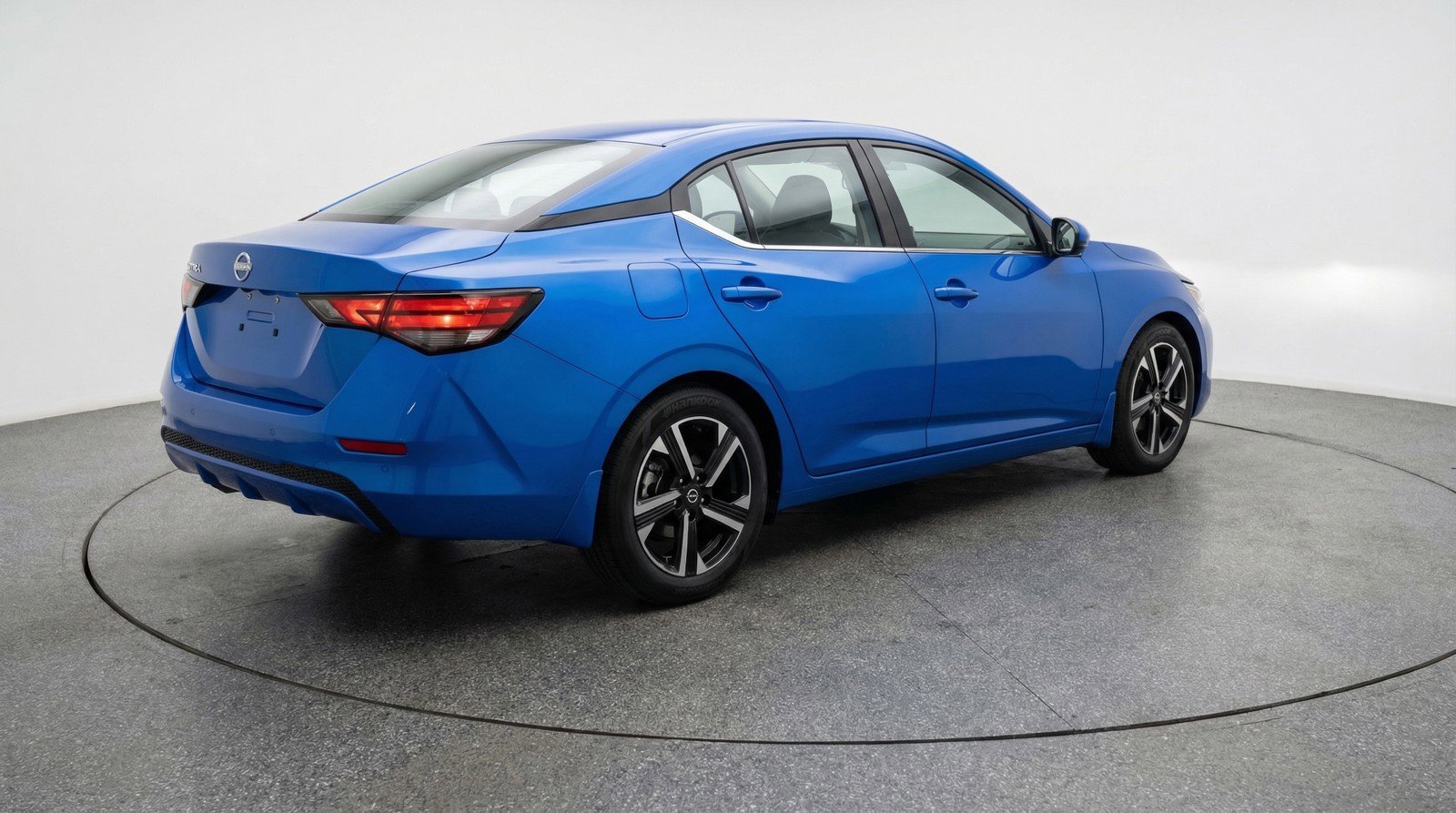 Used 2025 Nissan Sentra SV FWD image 9