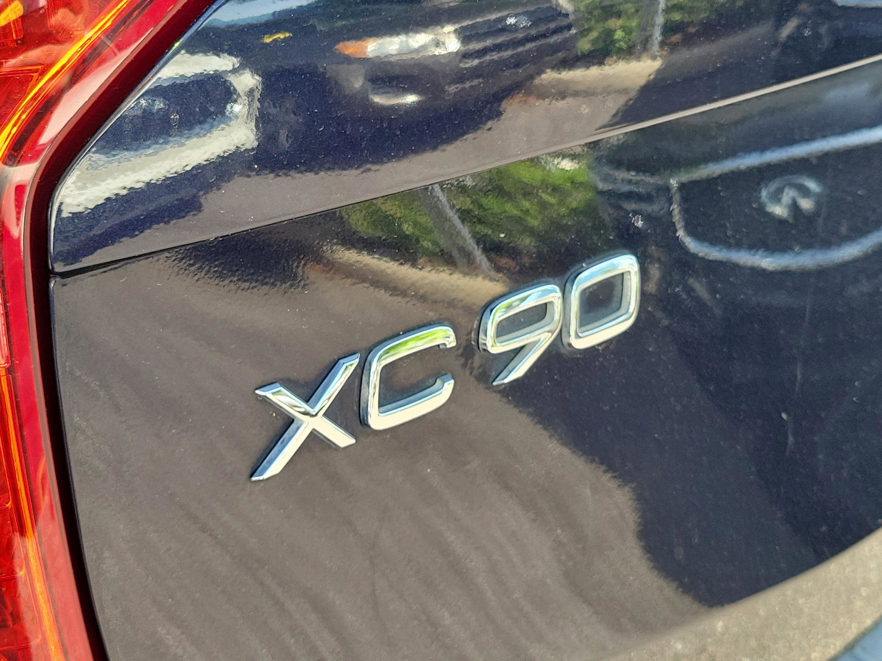 Used 2017 Volvo XC90 T6 Momentum w/ Vision Package image 6