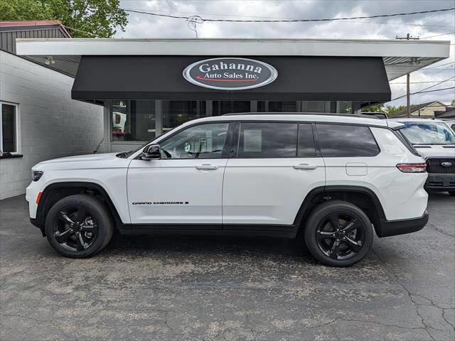 Used 2023 Jeep Grand Cherokee L Laredo AWD/4WD image 2