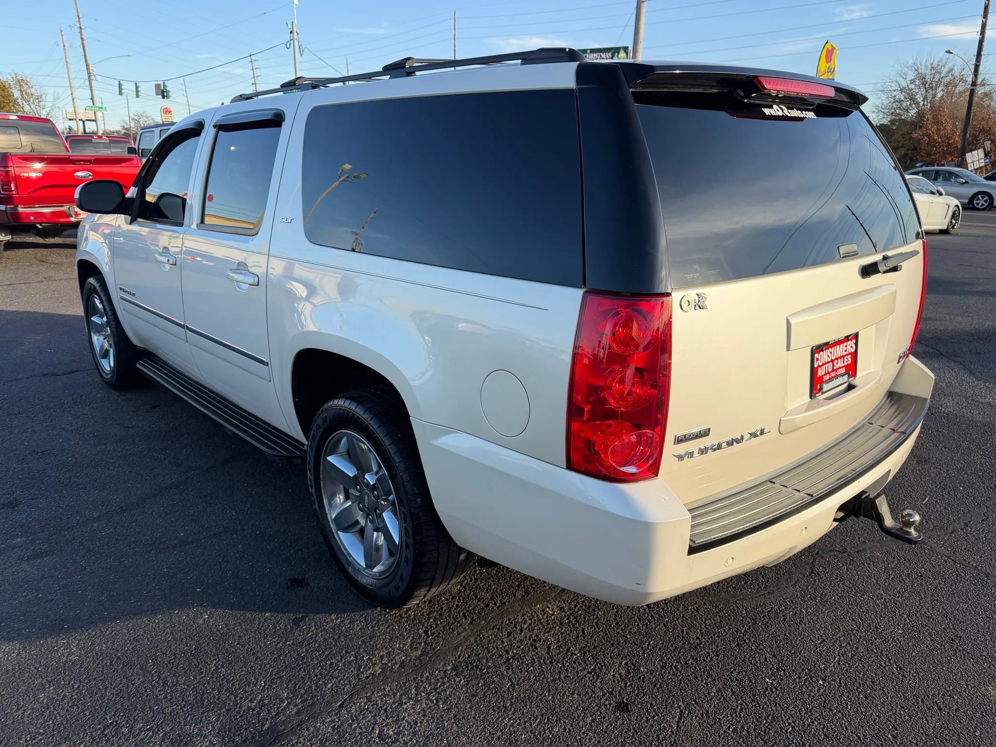 Used 2012 GMC Yukon XL SLT image 3
