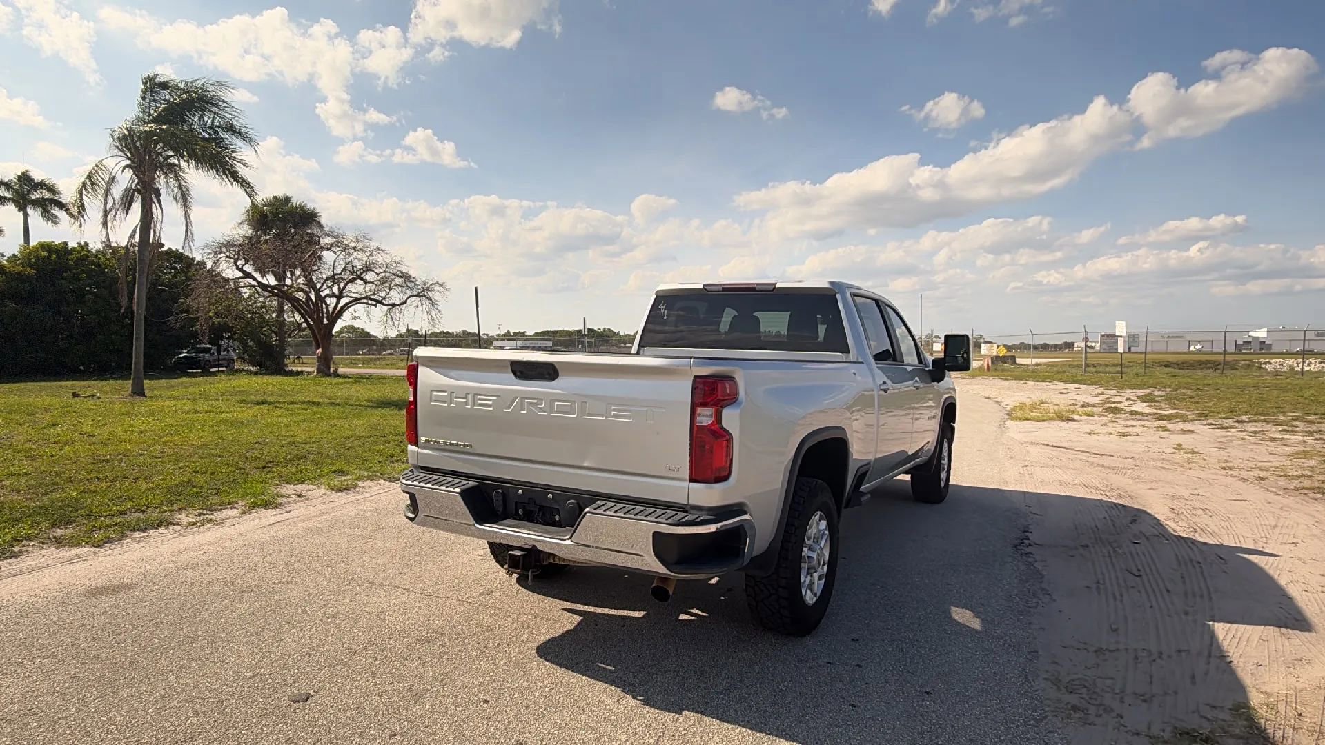 Used 2022 Chevrolet Silverado 2500 LT w/ Convenience Package AWD/4WD image 3