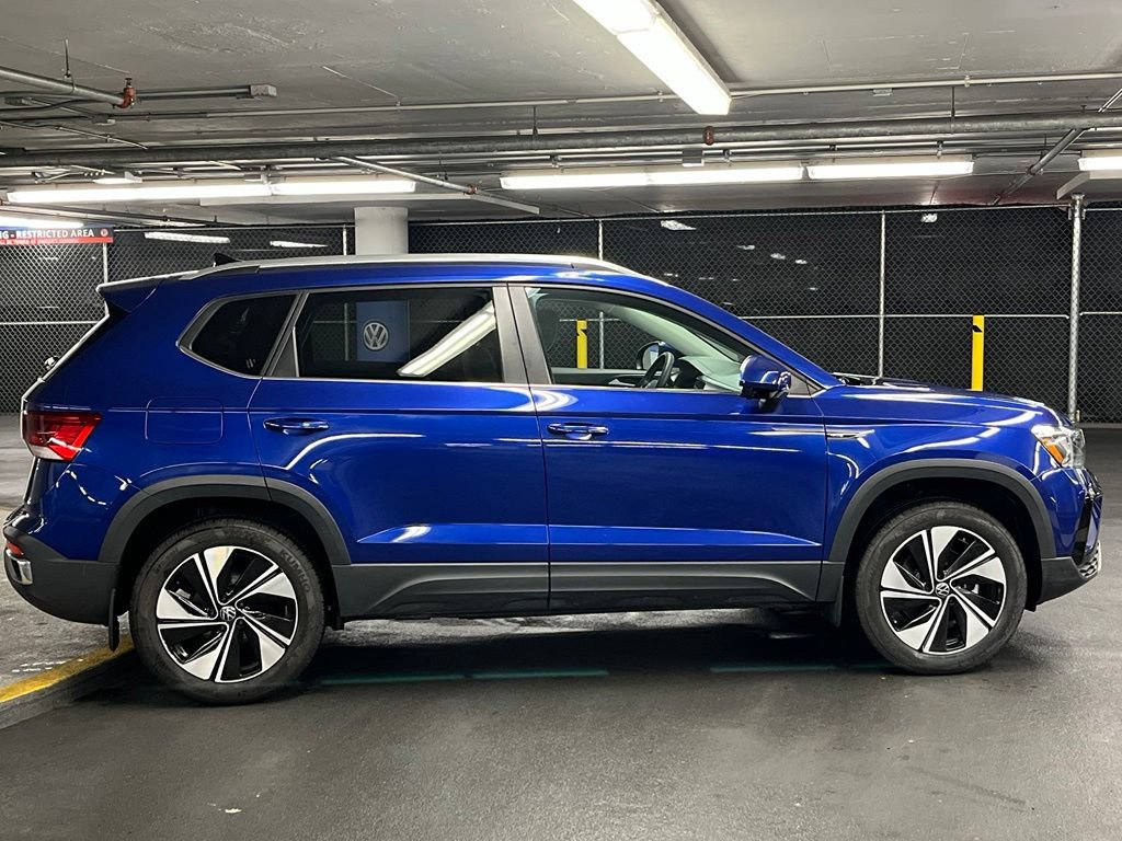 Certified 2024 Volkswagen Taos SE w/ Panoramic Sunroof Package AWD/4WD image 39