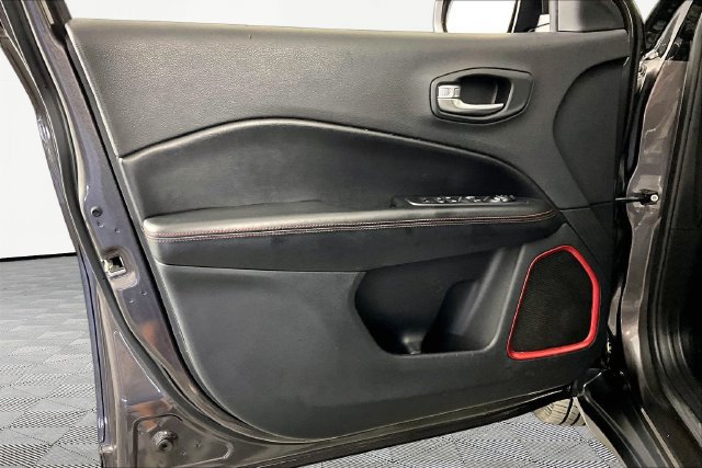 Used 2020 Jeep Compass Trailhawk AWD/4WD image 19