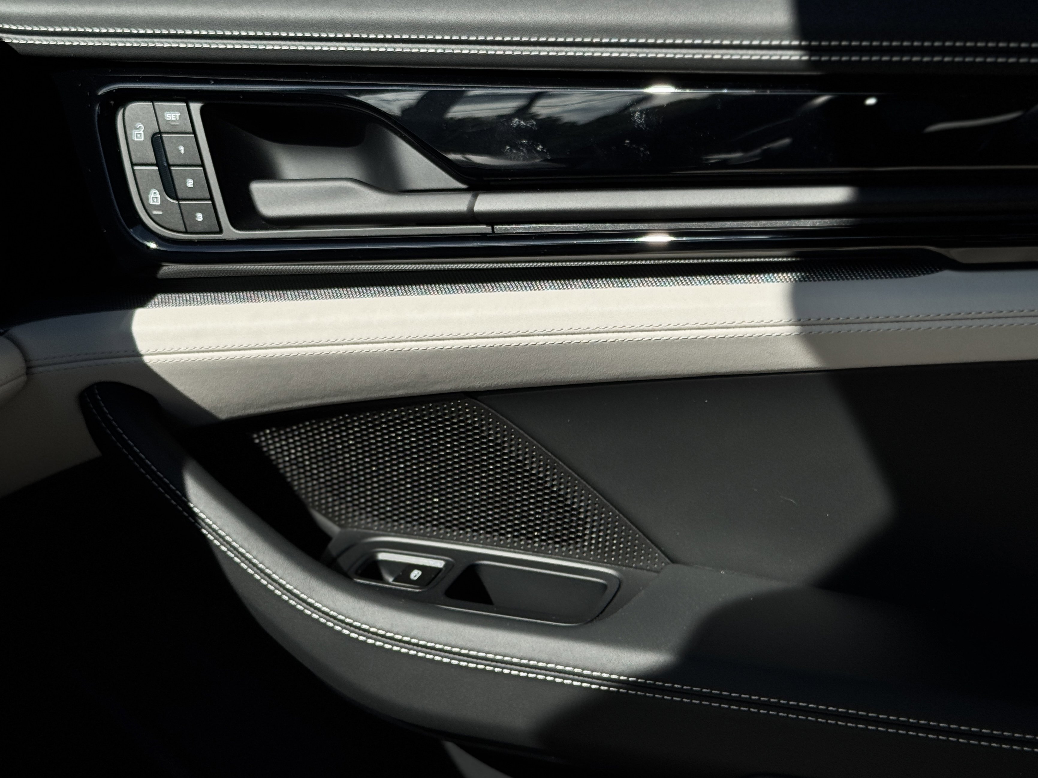 New 2025 Porsche Panamera 4 image 25