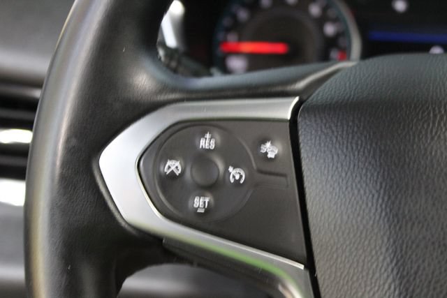Used 2023 Chevrolet Traverse LT FWD image 16
