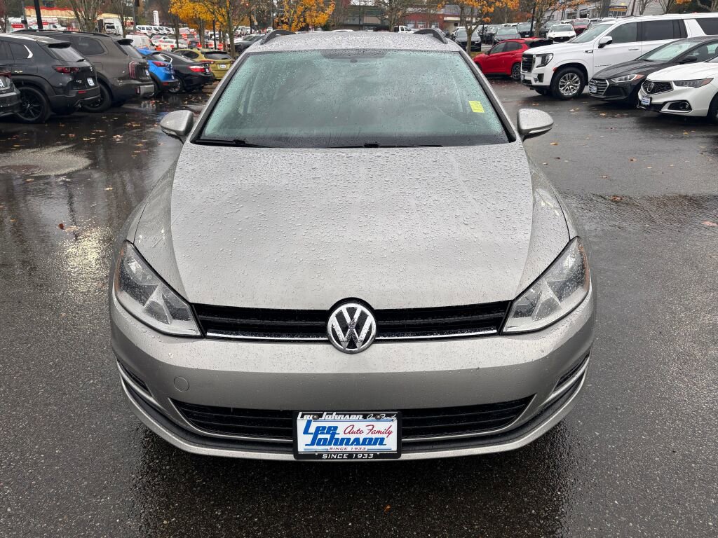 Used 2017 Volkswagen Golf S image 2