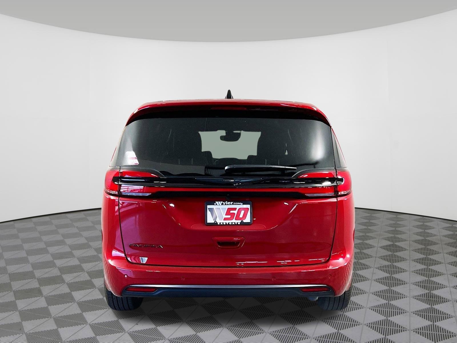 New 2026 Chrysler Pacifica Select FWD image 28