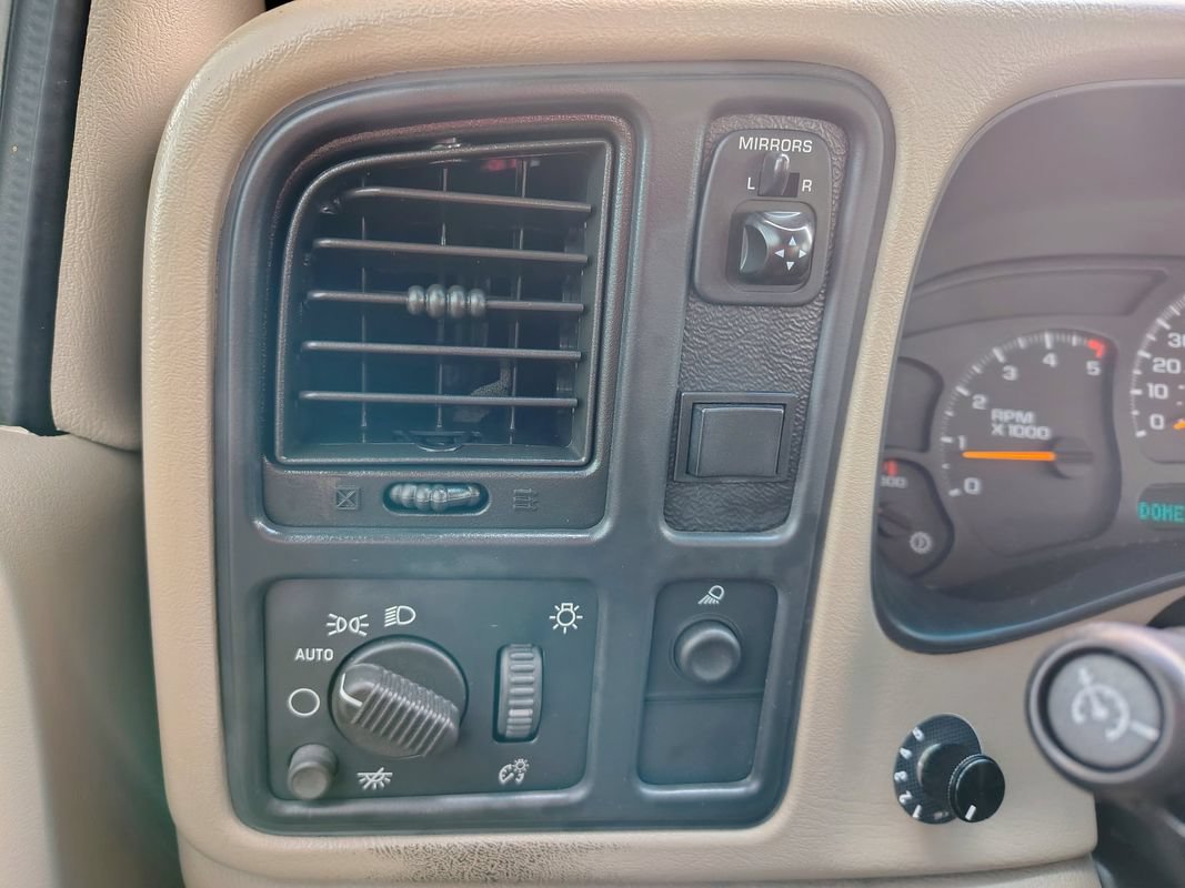Used 2007 GMC Sierra 2500 W/T w/ Heavy-Duty Power Package AWD/4WD image 11