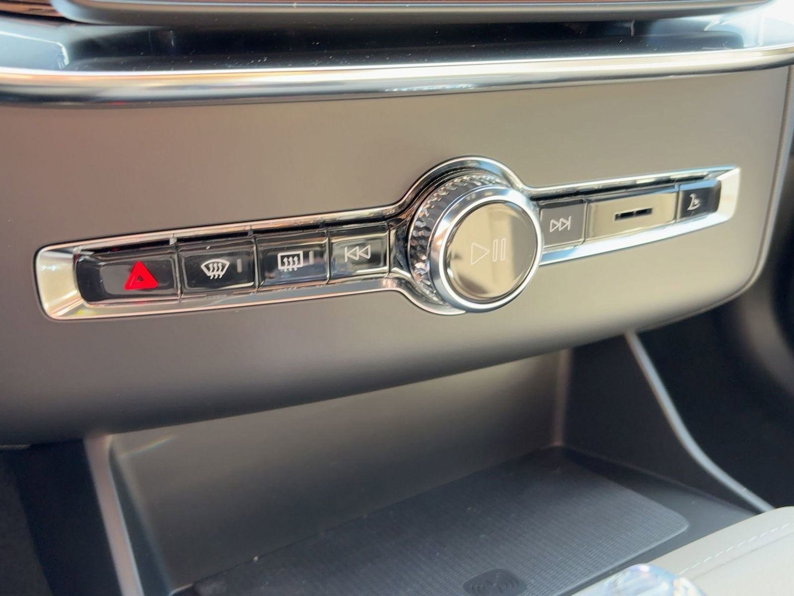 New 2026 Volvo XC90 B6 Plus w/ Protection Package Premier image 15