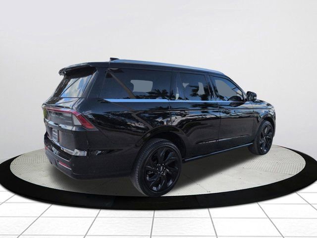 Used 2025 Lincoln Navigator Black Label image 3