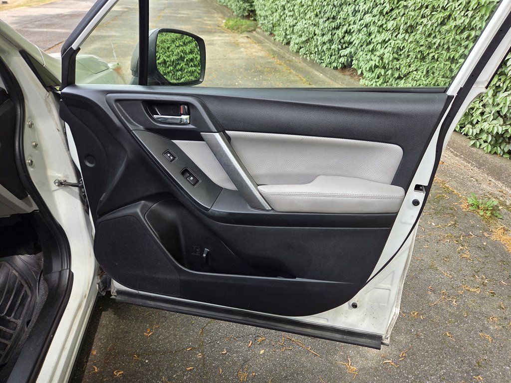 Used 2014 Subaru Forester 2.5i Limited w/ Popular Package #2 image 38