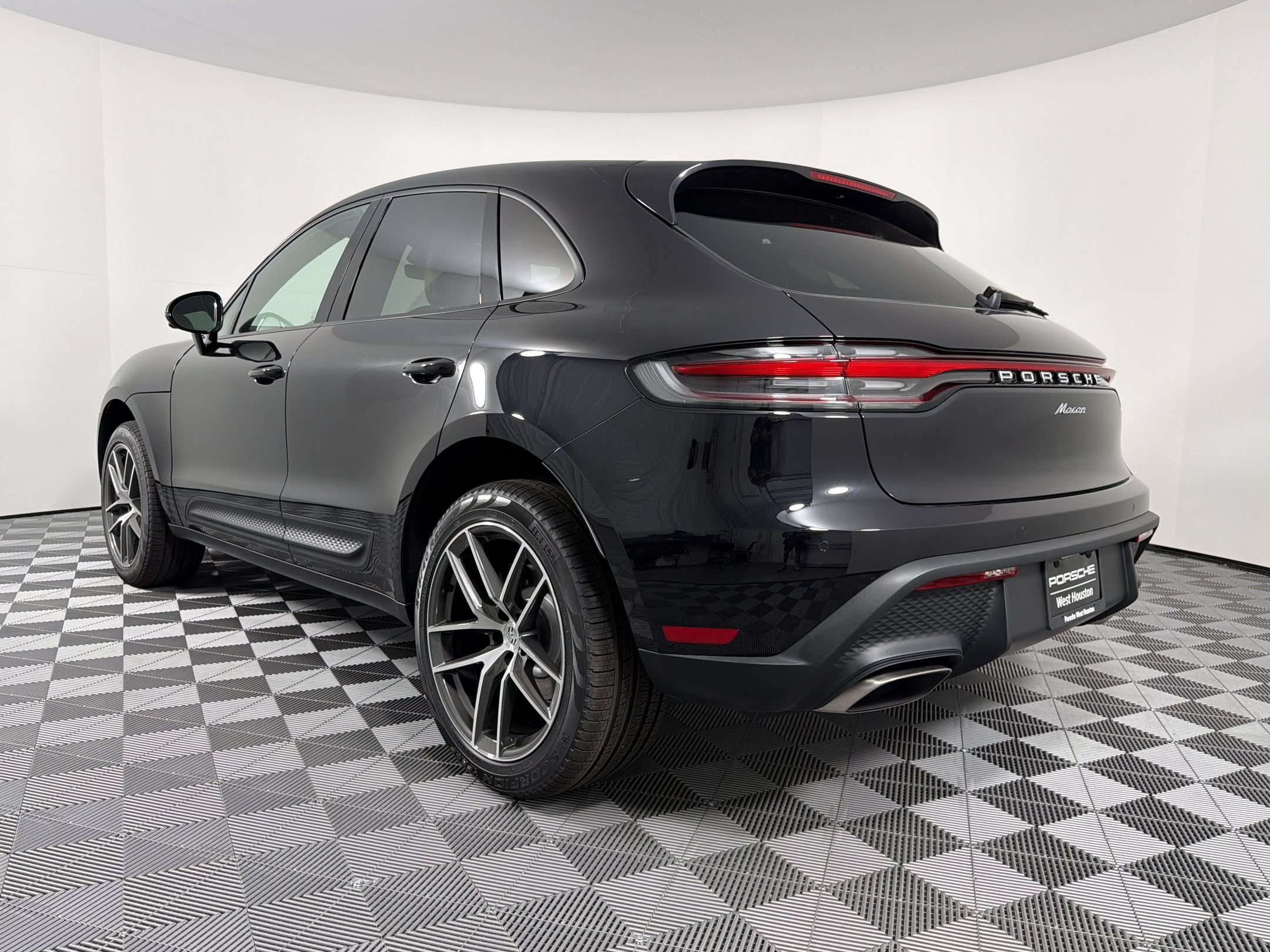 New 2026 Porsche Macan AWD/4WD image 3