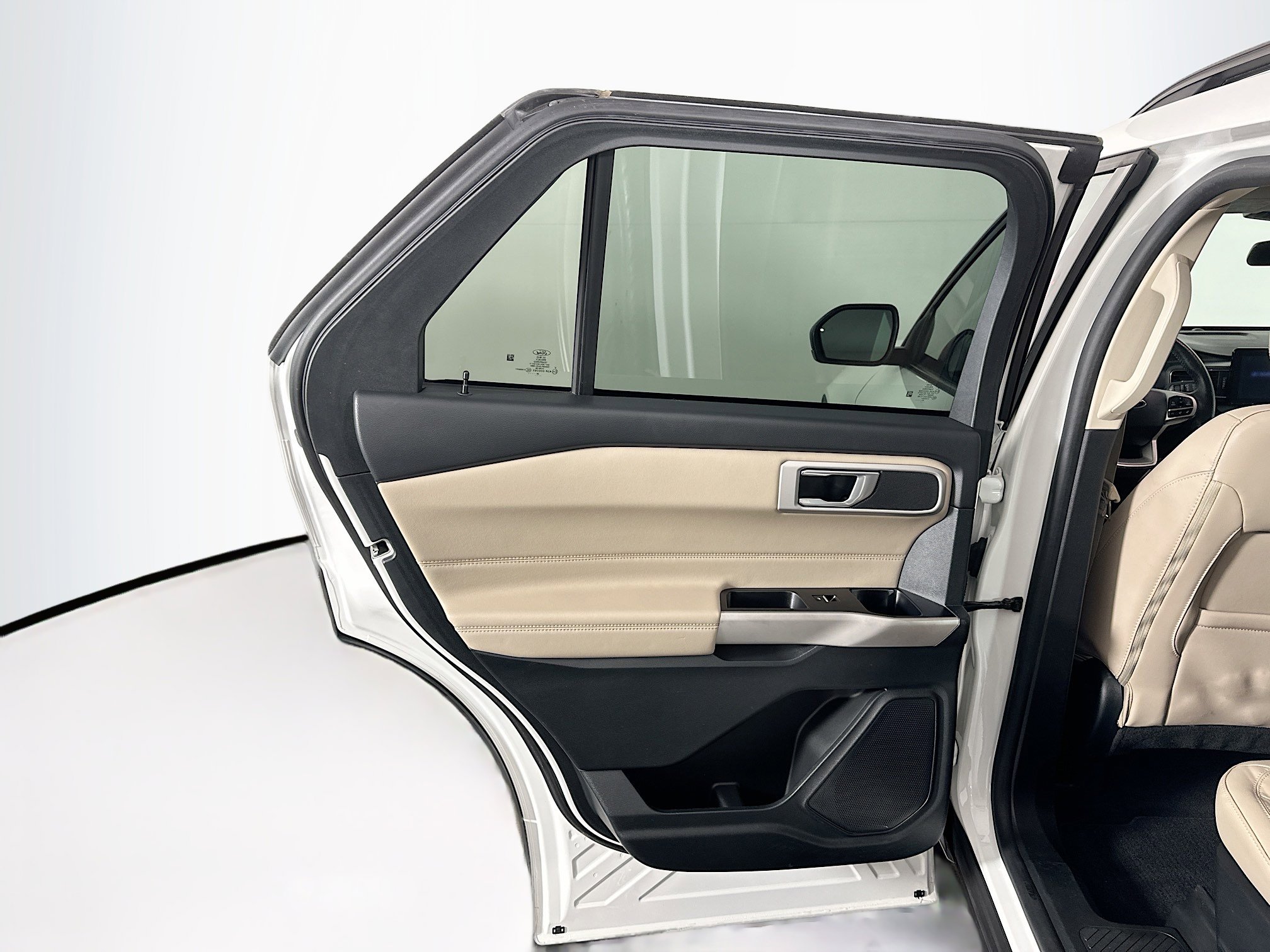 Used 2022 Ford Explorer XLT w/ Equipment Group 202A image 26