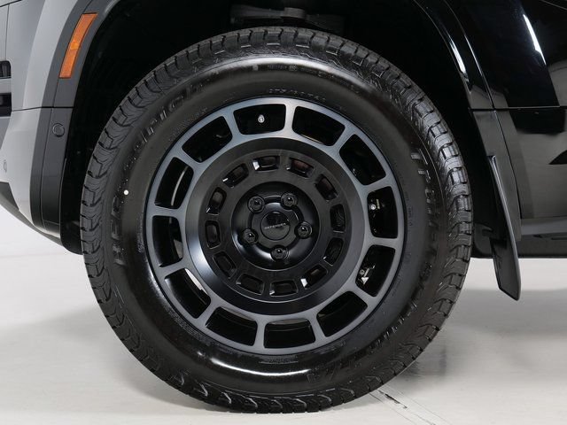 New 2026 Land Rover Defender 110 AWD/4WD image 9