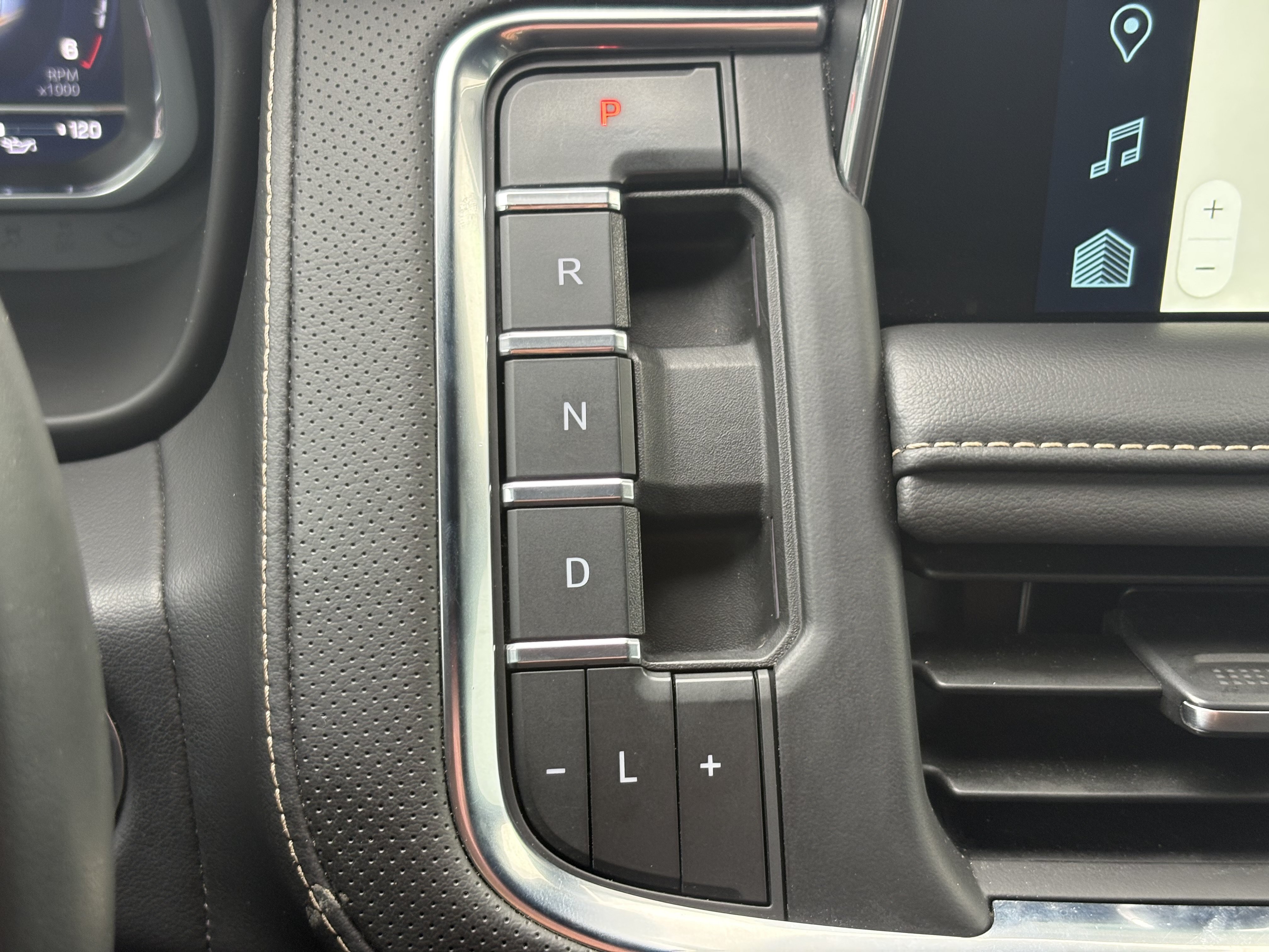 Used 2023 Chevrolet Tahoe Premier w/ Premium Package AWD/4WD image 23
