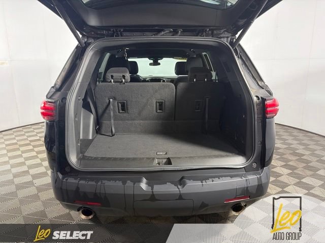Used 2023 Chevrolet Traverse LT FWD image 9