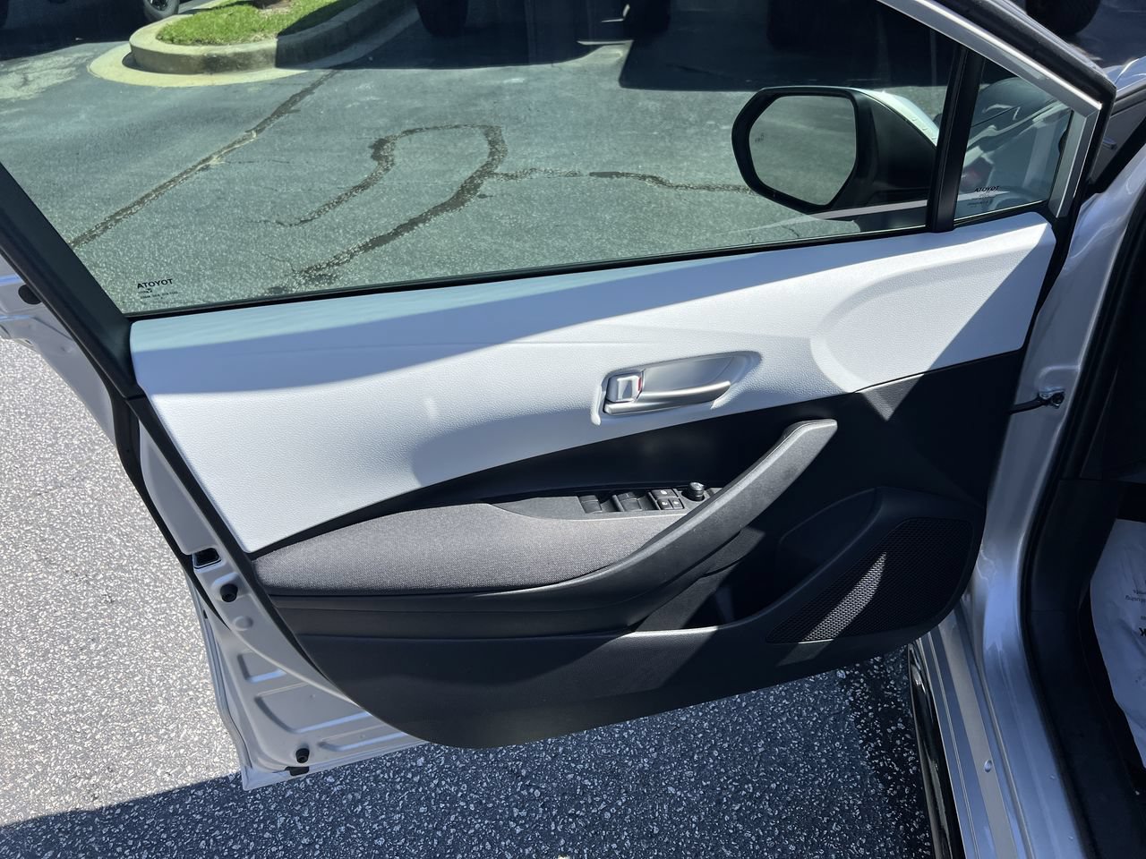 Used 2026 Toyota Corolla SE FWD image 14