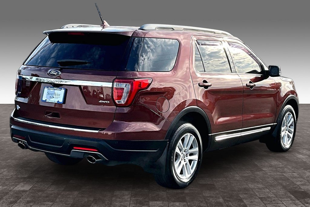Used 2018 Ford Explorer XLT w/ Equipment Group 202A AWD/4WD image 29