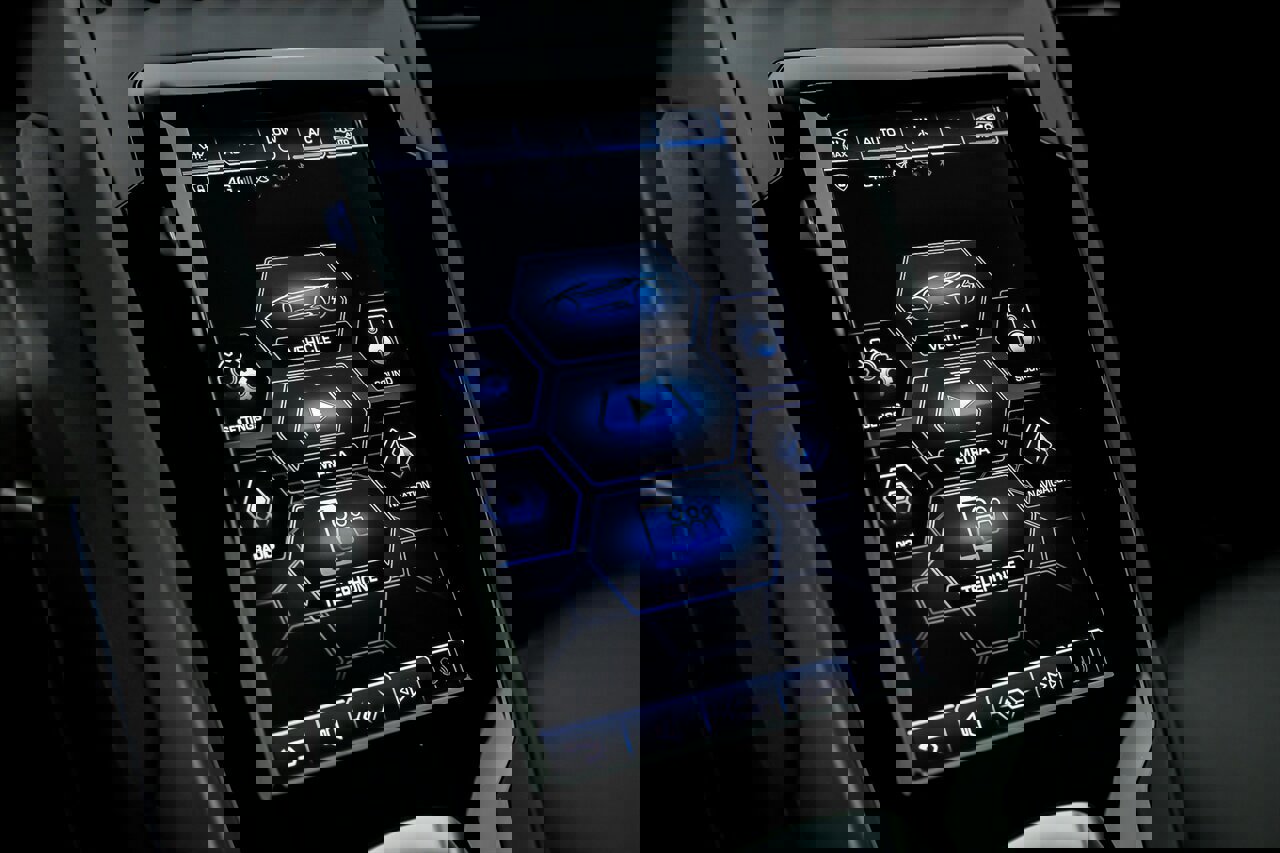 Used 2020 Lamborghini Huracan EVO image 36